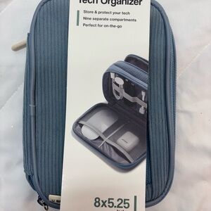 NWT Blue Tech Bag Organizer w/ Zipper 9 compartments 8 X 5.25” Store & protect